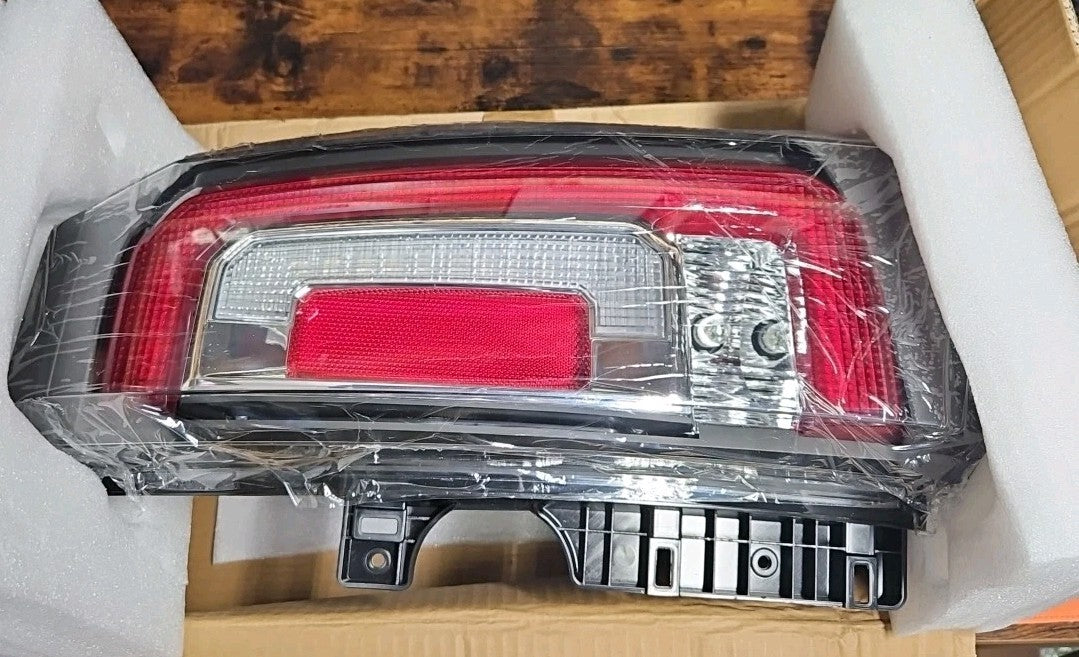 Right Passenger Side LED Tail Light Assembly for 2015-2020 GMC Yukon / Yukon XL
