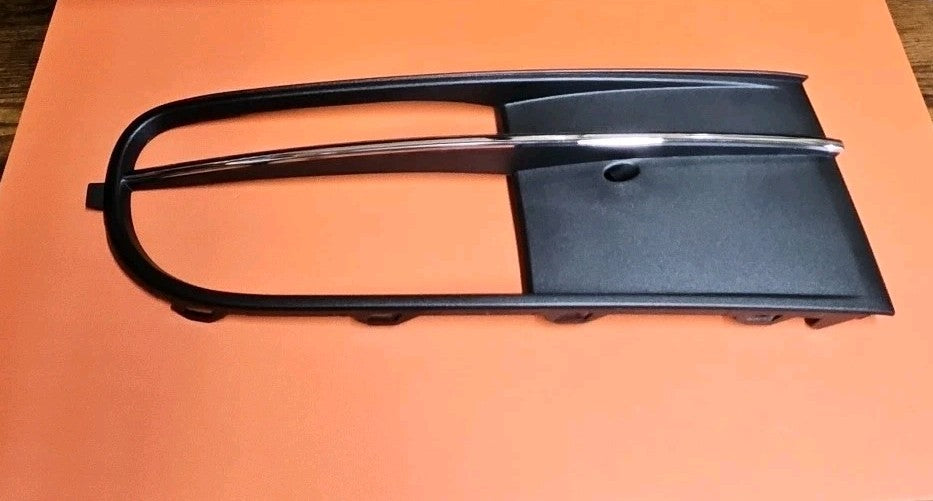 For Volkswagen Beetle 2012-2016 Fog Light Cover Front Passenger Right VW1038128